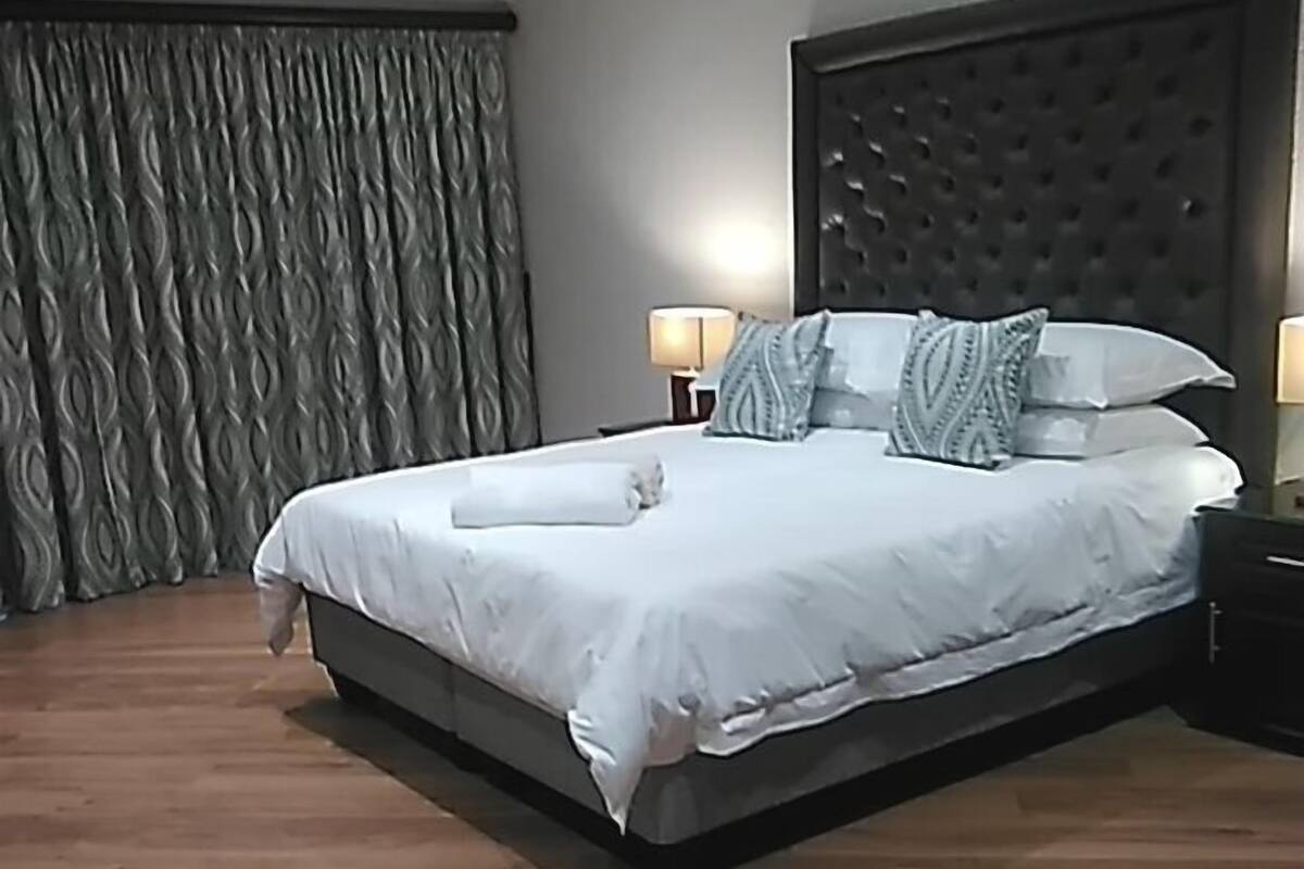 Hypo-allergenic bedding, in-room safe, individually decorated