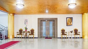 Lobby - Super OYO 2574 Z Suites Hotel (Medan)