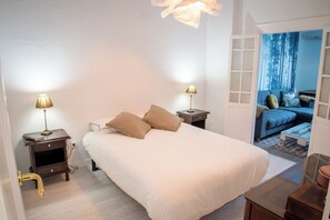 3 bedrooms, iron/ironing board, WiFi, bed sheets - MADRID. T64 VacaHome Management (Madrid)