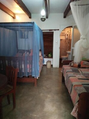 طراز فريد لكل وحدة ومكتب ومساحة عمل للكمبيوتر المحمول ومكواة/لوح كي