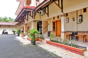 Property entrance - Hotel O otel Graha Prima (Pacitan)
