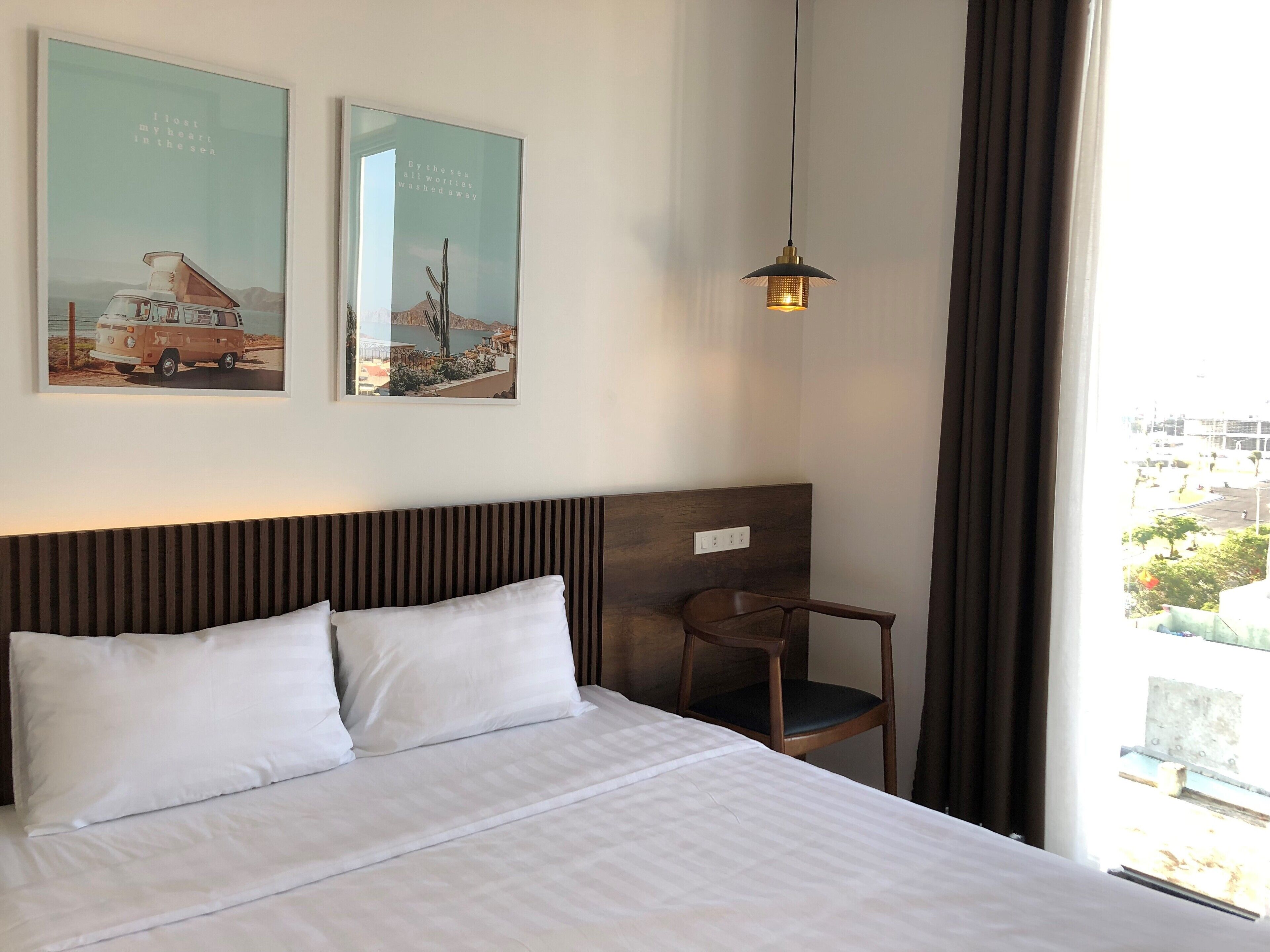 高级双人房 | 迷你吧、办公桌、笔记本电脑工作区、熨斗/熨板