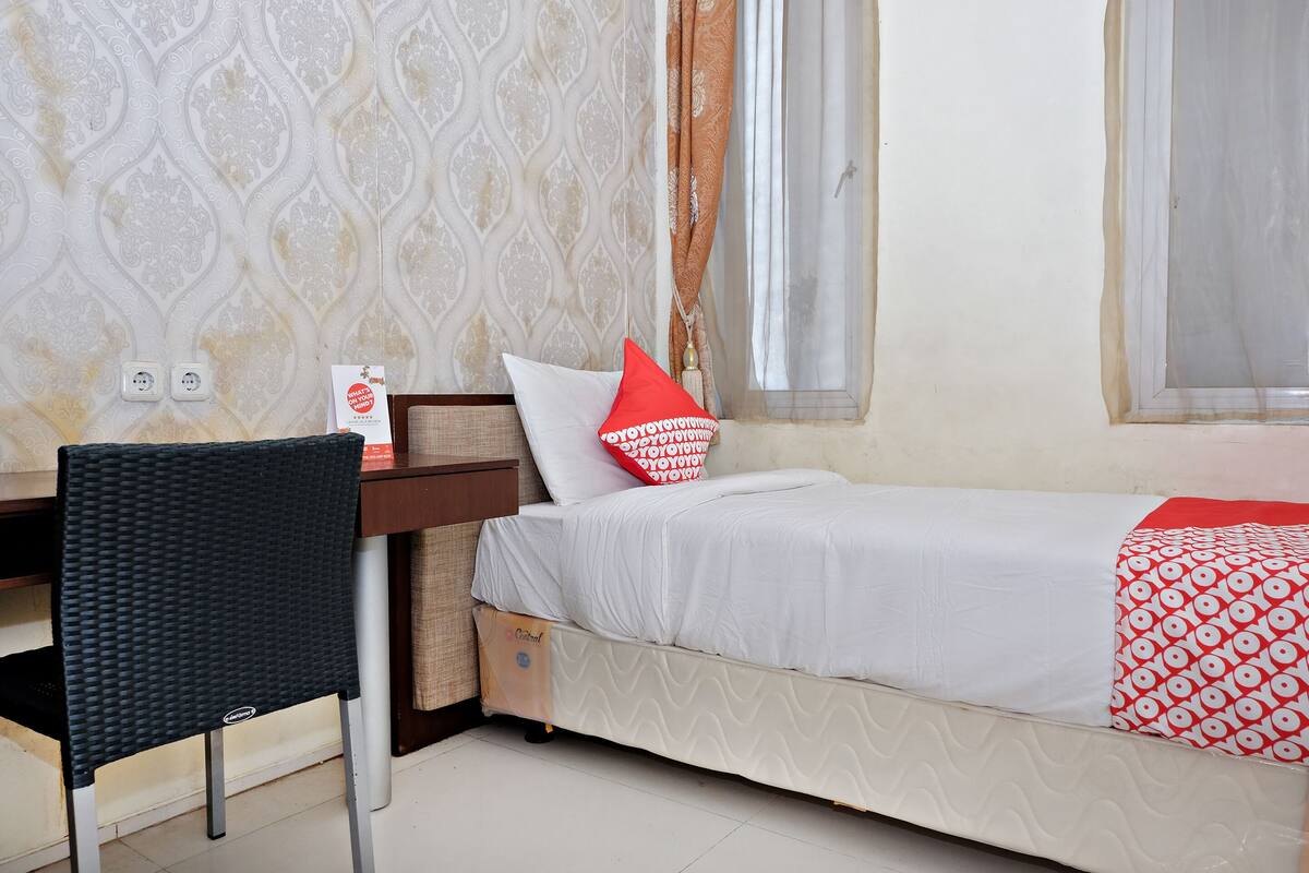 Free WiFi, bed sheets