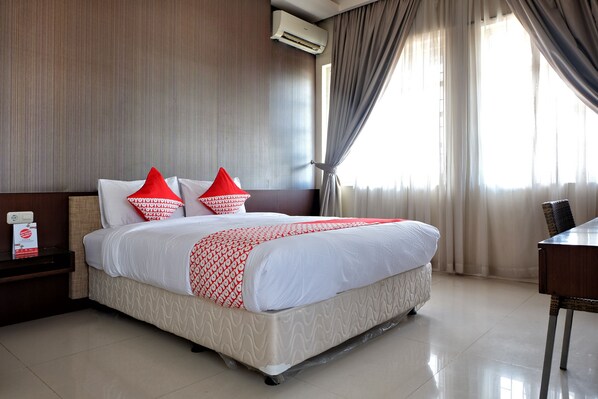 Free WiFi, bed sheets