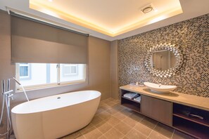Deluxe Double Room | Bathroom