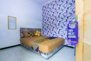 Desk, free WiFi - OYO 2497 Pesona Guest House (Banyuwangi)