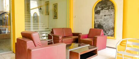 Coin salon dans le hall