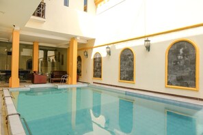 Una piscina techada