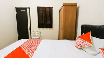 Standard Double Room | Desk, free WiFi, bed sheets