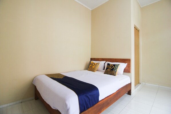 Double Room | Bed sheets - OYO 2592 Homestay Bunda Puja (Mandau)