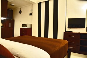 1 bedroom, in-room safe, desk, WiFi