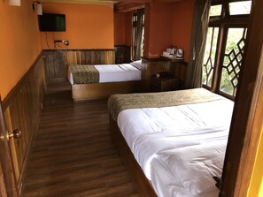 Deluxe 2X | Desk, soundproofing, free WiFi, bed sheets - The Rope Resort (Darjeeling)