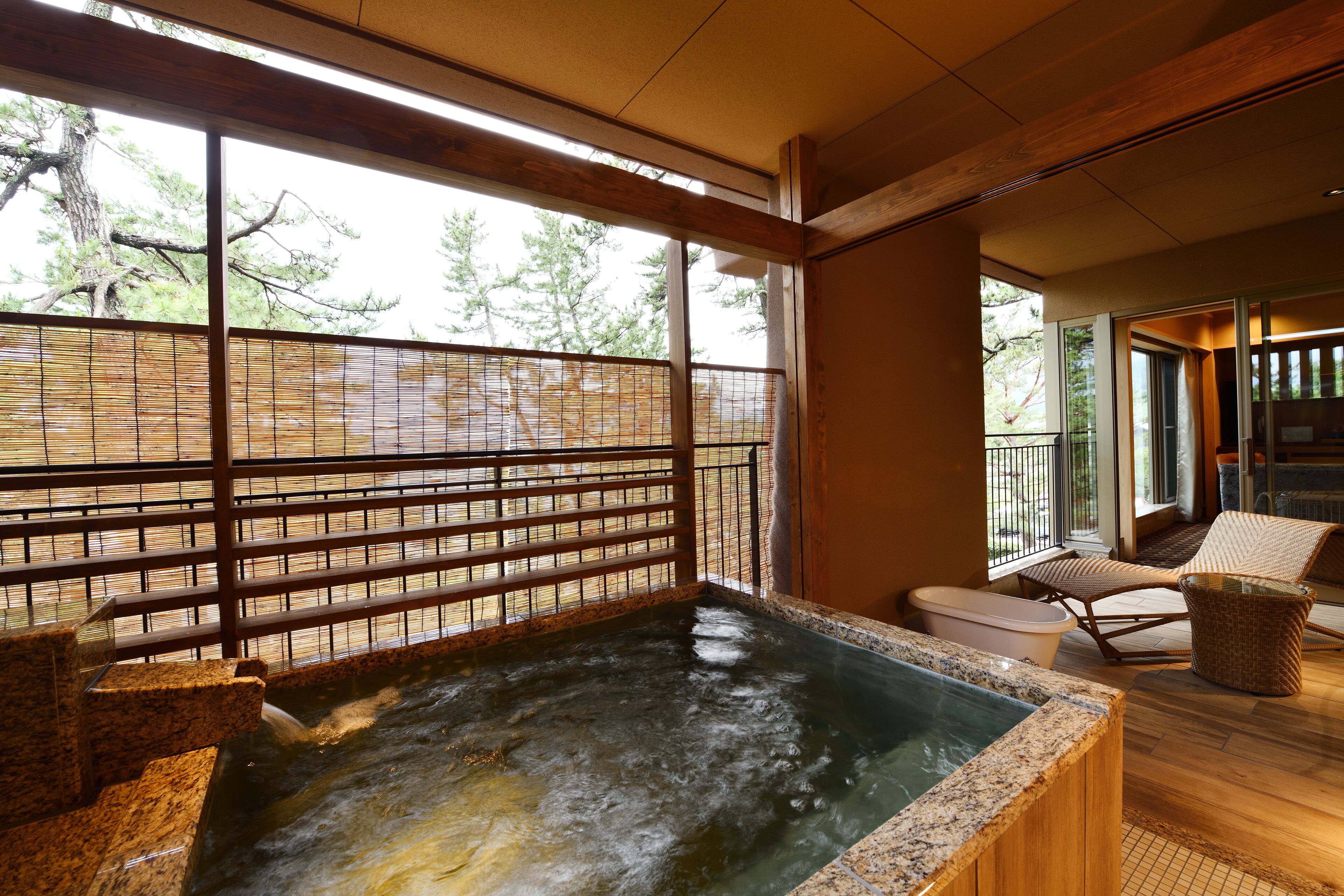 SUITEN, Suite (with dog) | Premium bedding, in-room safe, individually decorated, free WiFi