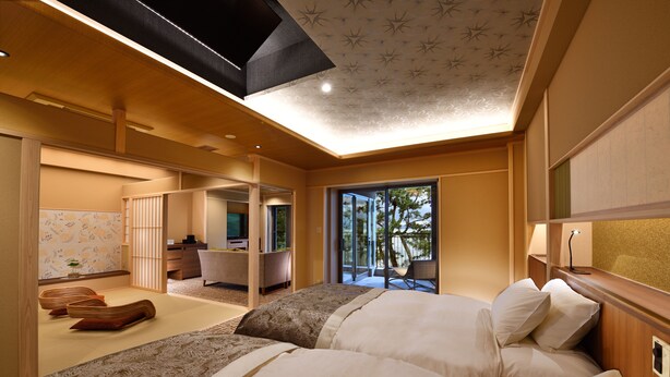 A hotel room with a large bed, a desk, and a view of the outdoors. - Biwako Mastunoura Bettei (Otsu)