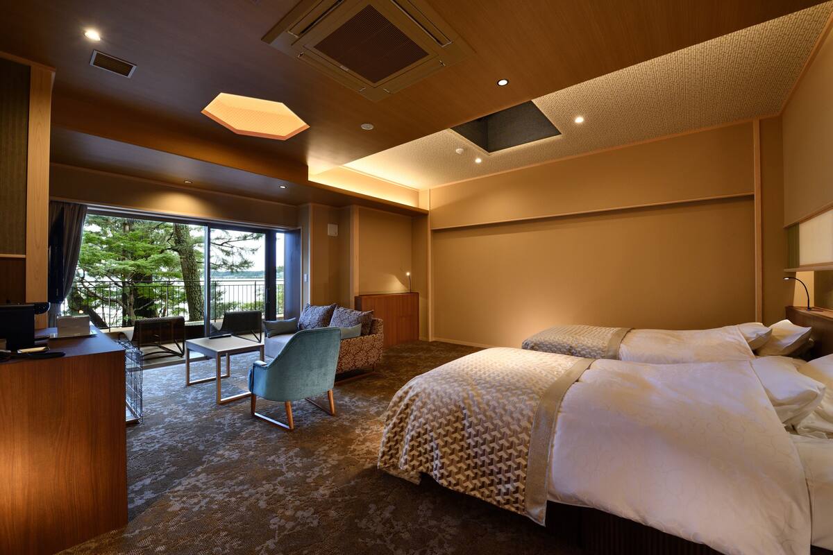 Suite (Semi, SUISHO, with Dog)