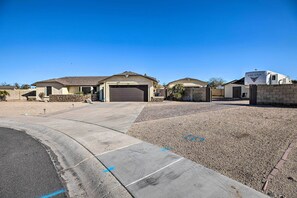 A residential area with a house, a garage, and a trailer. - 3 Mi to Westgate: Desert Home w/ Hot Tub in Peoria (Peoria)
