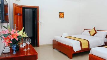Deluxe Triple Room | Minibar, free WiFi