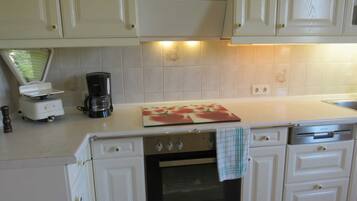 Kühlschrank, Mikrowelle, Ofen, Geschirrspüler