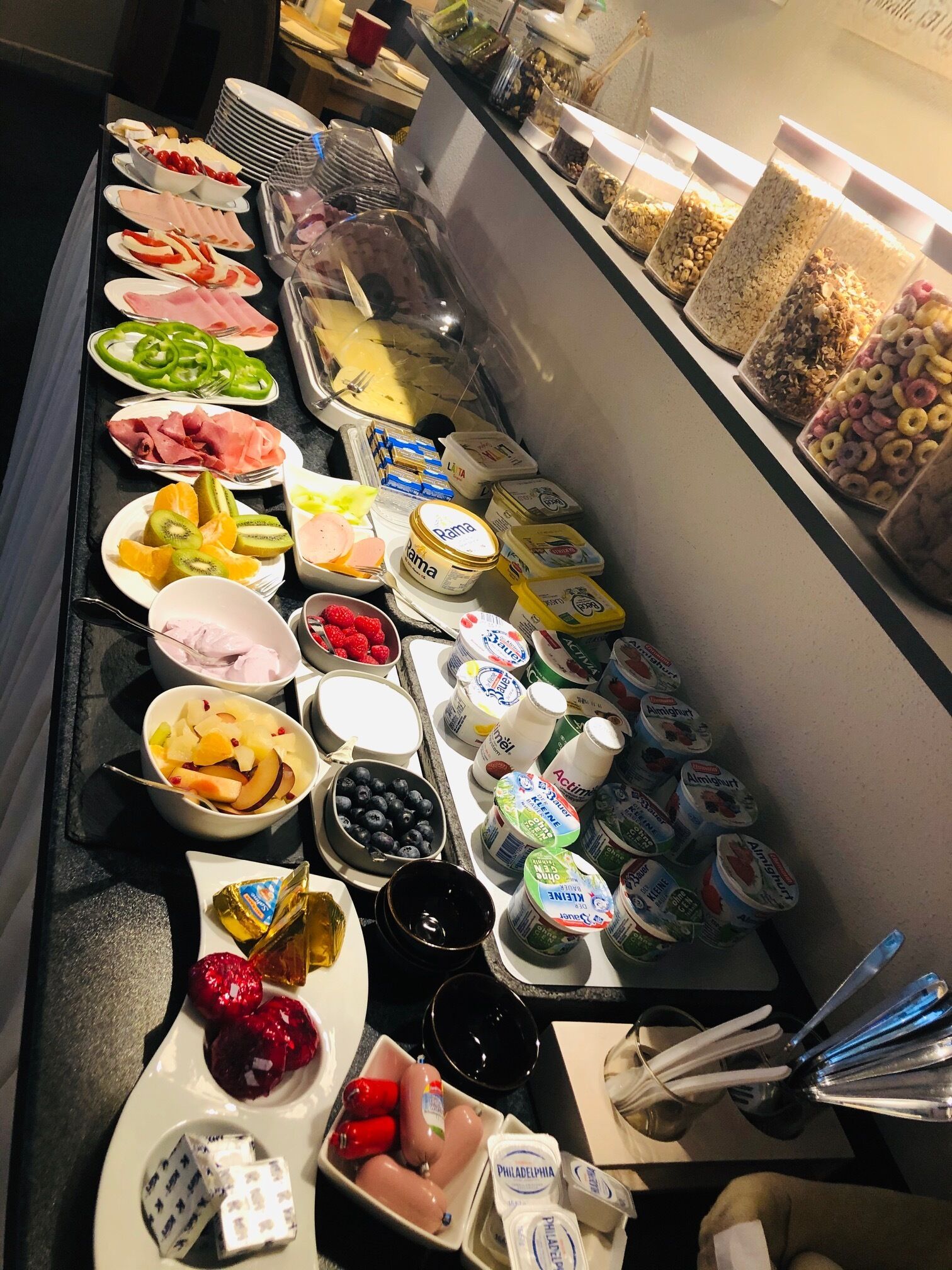 Desayuno buffet diario (EUR 9 por persona)