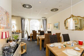 Daily buffet breakfast (EUR 9 per person) - Hotel Landhaus Ambiente (Munich)