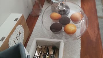 Free daily English breakfast