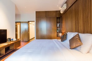 Luxury Villa | 5 bedrooms, in-room safe, desk, laptop workspace