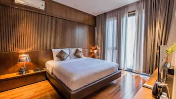 Luxury Villa | 5 bedrooms, in-room safe, desk, laptop workspace