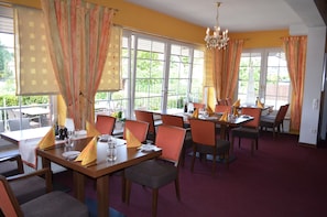 Free daily buffet breakfast - Hotel & Restaurant Itzumer Paß (Hildesheim)