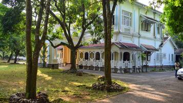 Mặt tiền nơi lưu trú