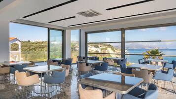 Breakfast, lunch, brunch served; Italian cuisine, sea views