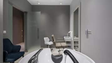 Een sauna, een Turks bad/hammam, Thaise massages, gezichtsbehandelingen