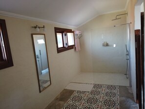 Shower, jetted bath, hair dryer - Exclusive Boutique Hotel (Fethiye)
