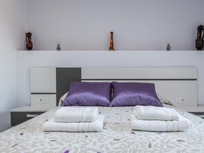 3 bedrooms, iron/ironing board, Internet, bed sheets - Grandmother's fantastic house (Montefrio)