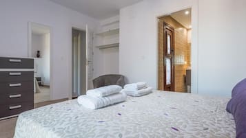 3 dormitorios, tabla de planchar con plancha, Internet y ropa de cama