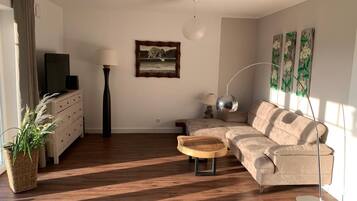 Smart-TV, Bücher, Stereoanlage