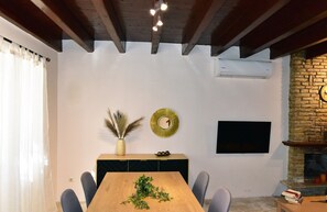 House | In-room dining - Karmela's Cottage  by CorfuEscapes (Corfu)