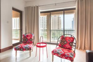 Deluxe-Apartment | Wohnbereich | Flachbildfernseher