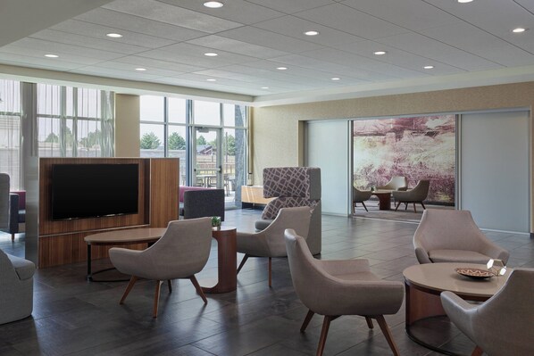 Lobby lounge - Courtyard by Marriott Denver Aurora (Aurora)