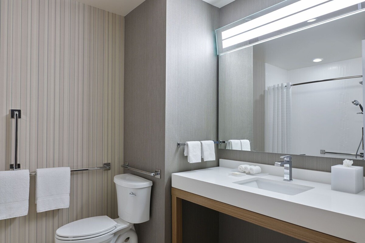 Rainfall showerhead, designer toiletries, hair dryer, towels