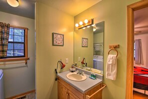 Articles de toilette gratuits, sèche-cheveux, serviettes fournies