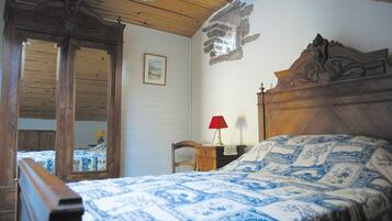 2 bedrooms, iron/ironing board, free WiFi