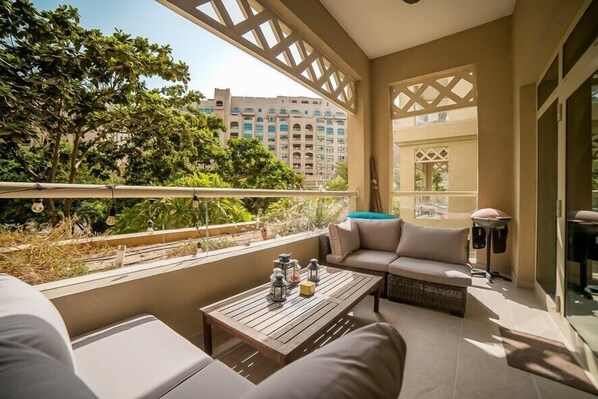 Deluxe Apartment, 1 Bedroom | Terrace/patio - R&H Shoreline Palm (Dubai)