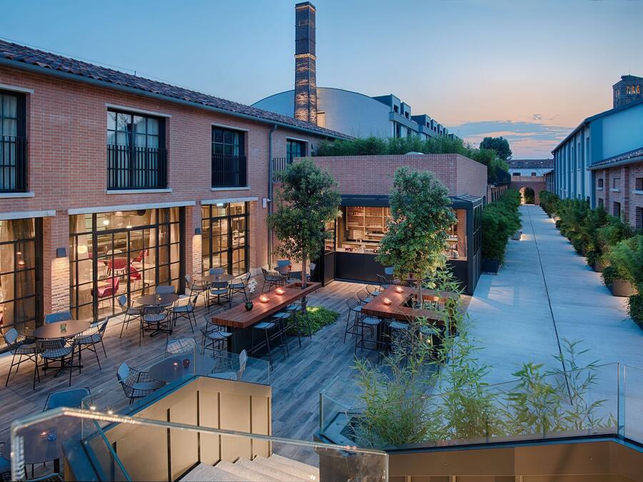 Lunsj og middag serveres