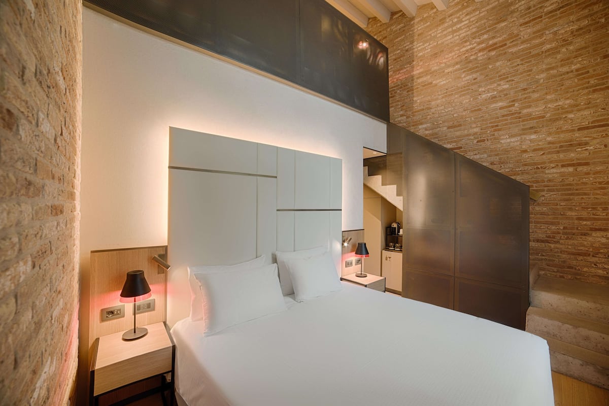 1 bedroom, down duvets, minibar, in-room safe