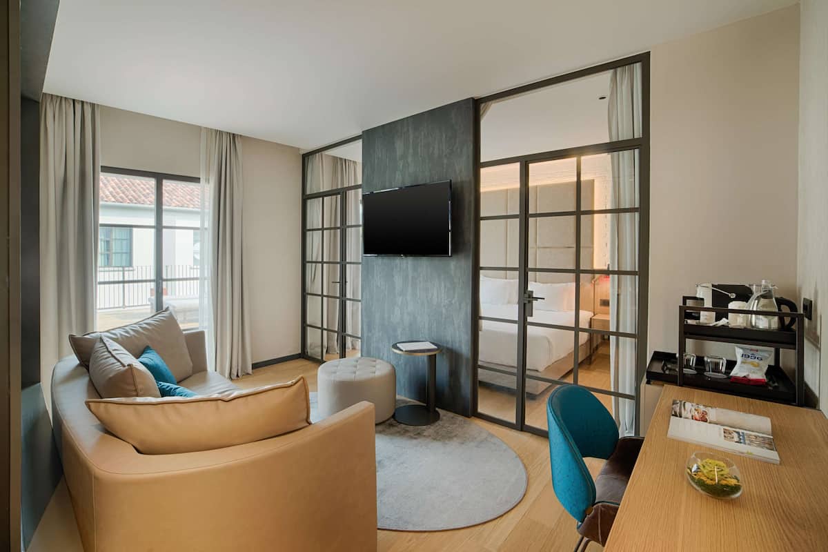 1 bedroom, down duvets, minibar, in-room safe