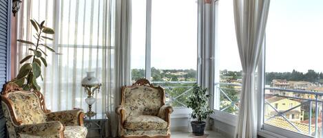 Apartment | Living area | Flat-screen TV, fireplace