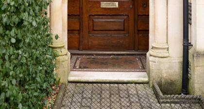 The Loft 2BR Duplex, Central & Parking