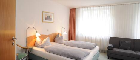 Double Room | Bar mini, meja, ruang kerja komputer riba, Wi-fi percuma