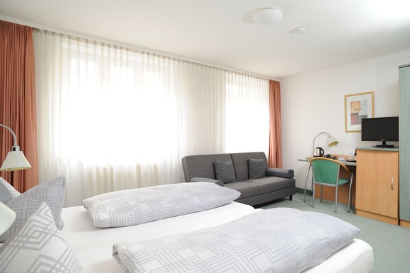 双人房 | 迷你吧、办公桌、笔记本电脑工作区、免费 WiFi