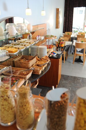 Daily buffet breakfast for a fee - Hotel Central Classic (Stuttgart)